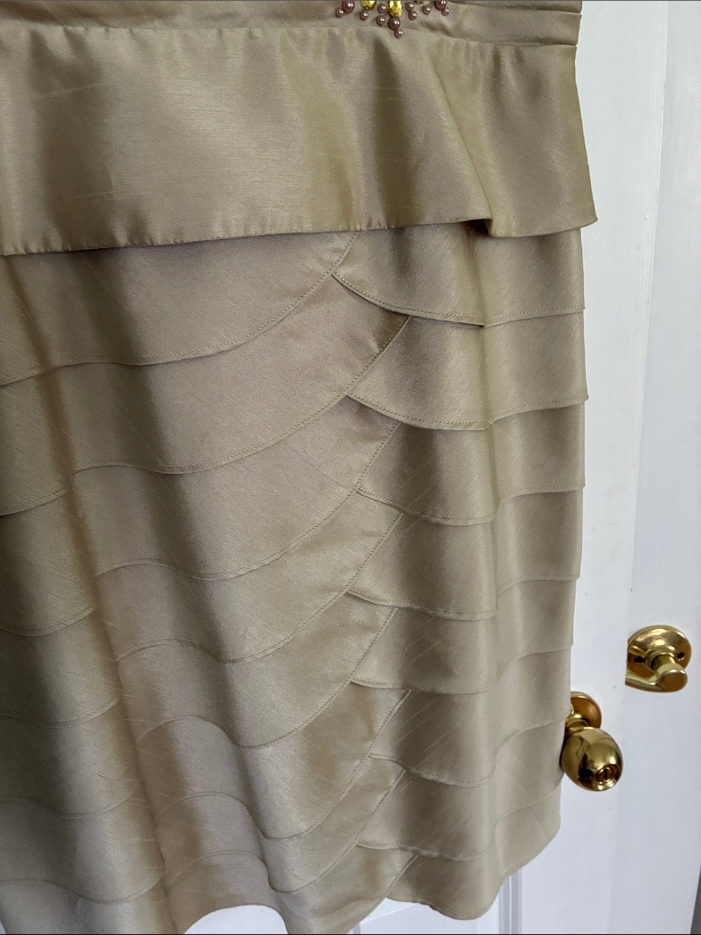 Jessica Howard Tan Tiered Peplum Midi Dress with Jeweled Brooch - Picture 4 of 10